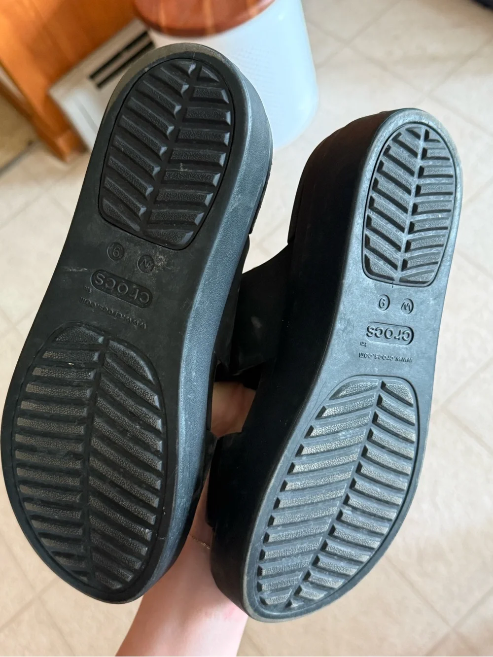 Crocs Brooklyn Buckle low wedge sandal - Picture 4 of 4
